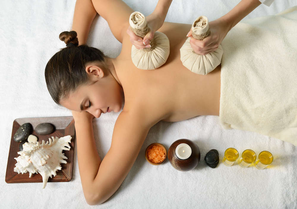 Herbal massage - Royal Thai Spa | Wellness Spa